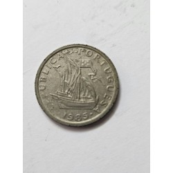 Oportunidade para colecionadores de numismática portuguesa! Adquira a autêntica moeda de 2$50 Escudos de 1985, com a bela repres