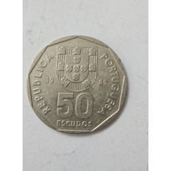 Venda de moeda de 50 escudos de Portugal, ano de 1989. Item numismático raro com a caravela e o brasão de armas. Perfeito para c