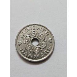 Adquira esta autêntica moeda de 2 Coroas da Dinamarca, cunhada em 1997, com o distintivo orifício central. Uma peça moderna e ún